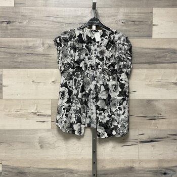 Black and White Floral T - Size M