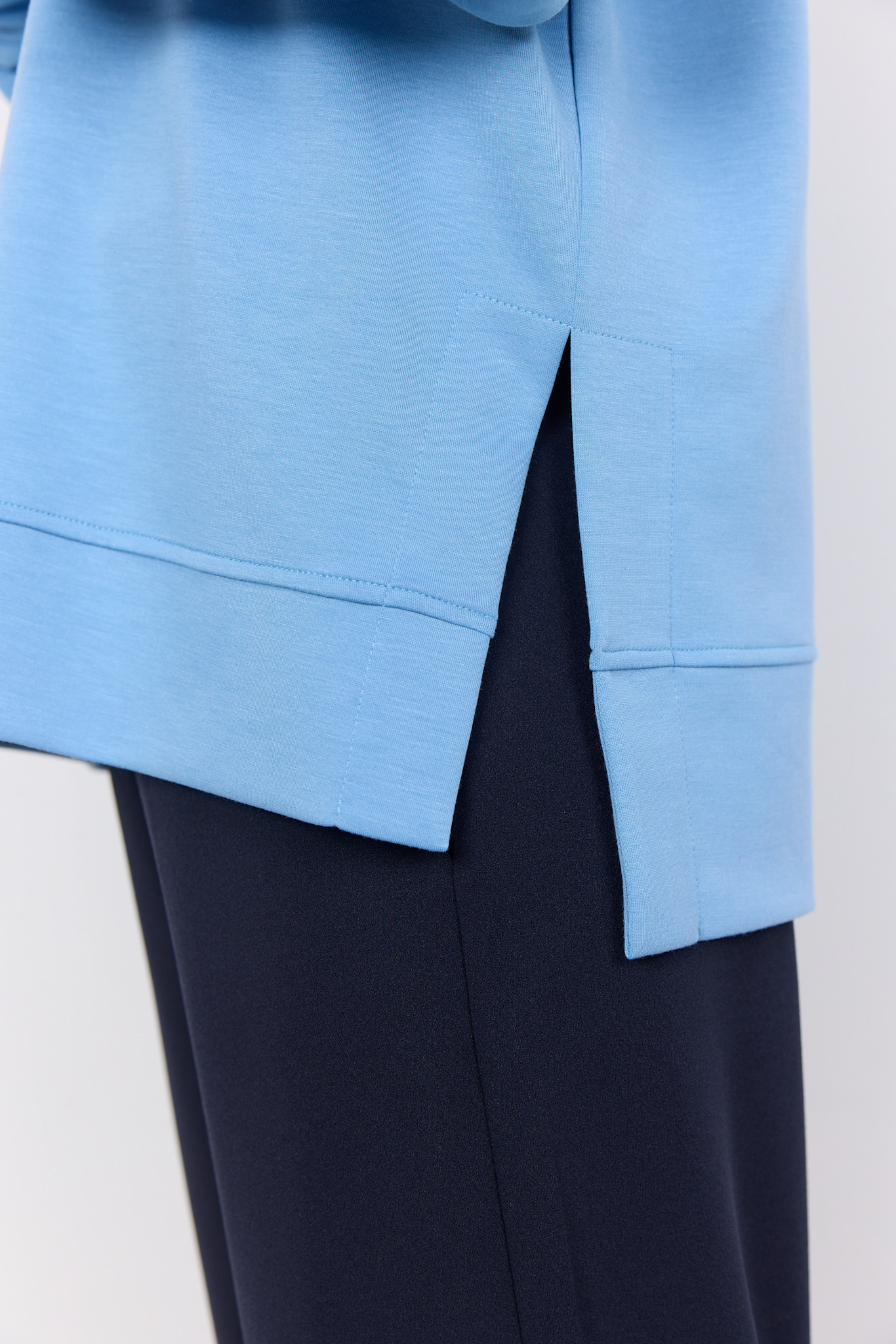 Ladies Knitted Top Slitted Waist Cream/Windsurfer