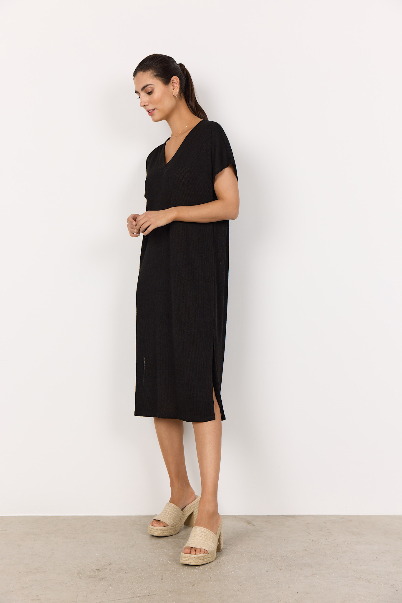 Ladies Knitted Dress V-neck