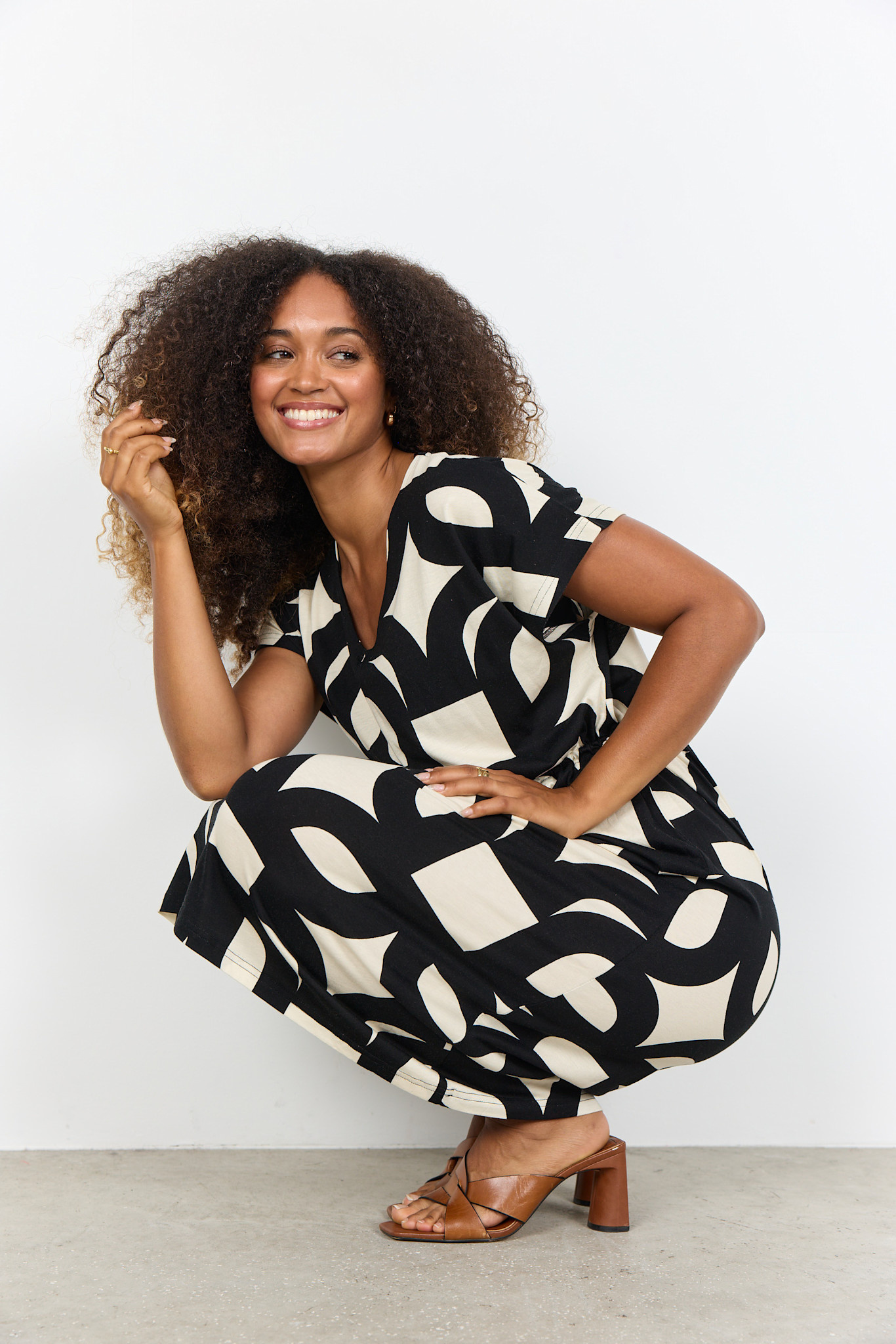 Black White Pattern Knitted Dress