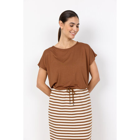 Toffee Knitted Shirt Neck Detail