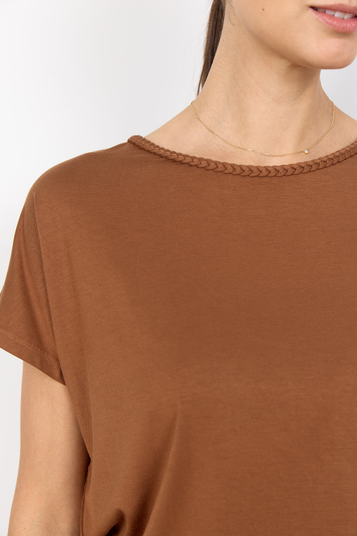 Toffee Knitted Shirt Neck Detail