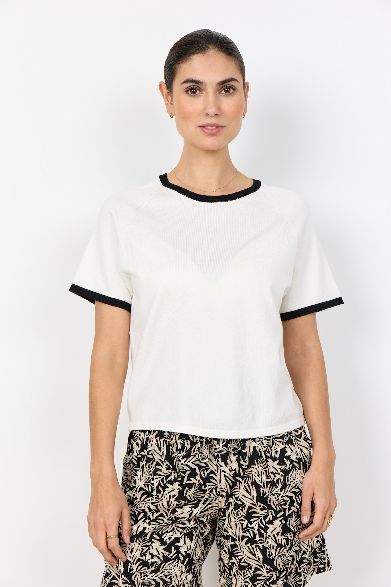 Offwhite Knitted Sweater Black Detail
