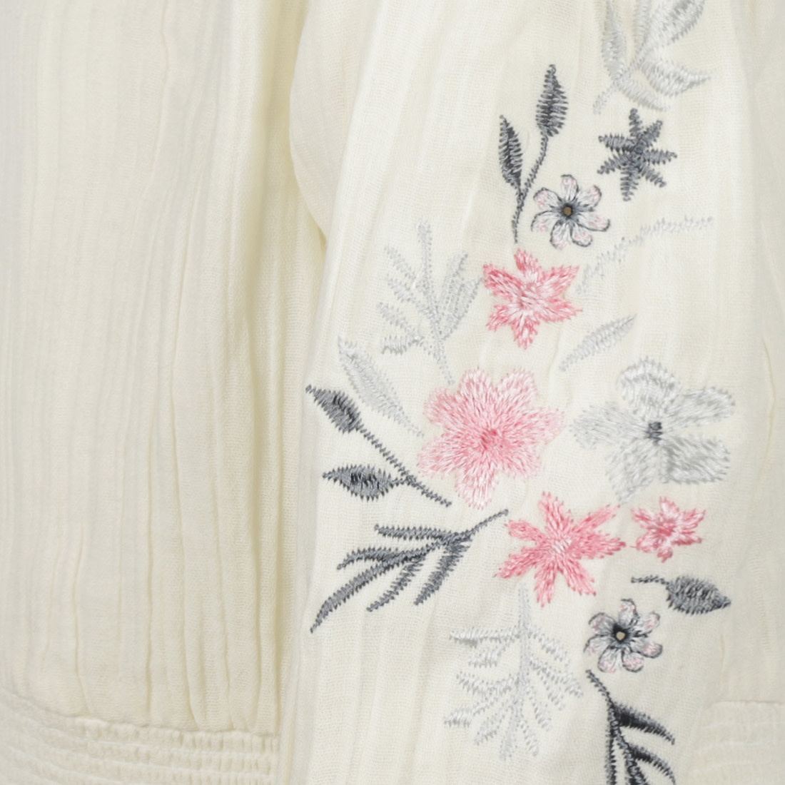 Dress Offwhite Embroidered Flowers Sleeve