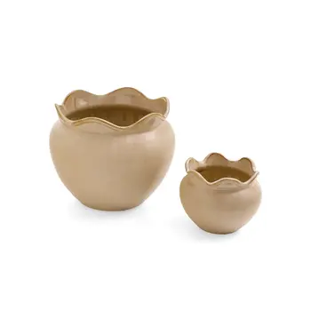PLANTER LARGE CLAY W/ RUFFLES LIGHT MOCHA