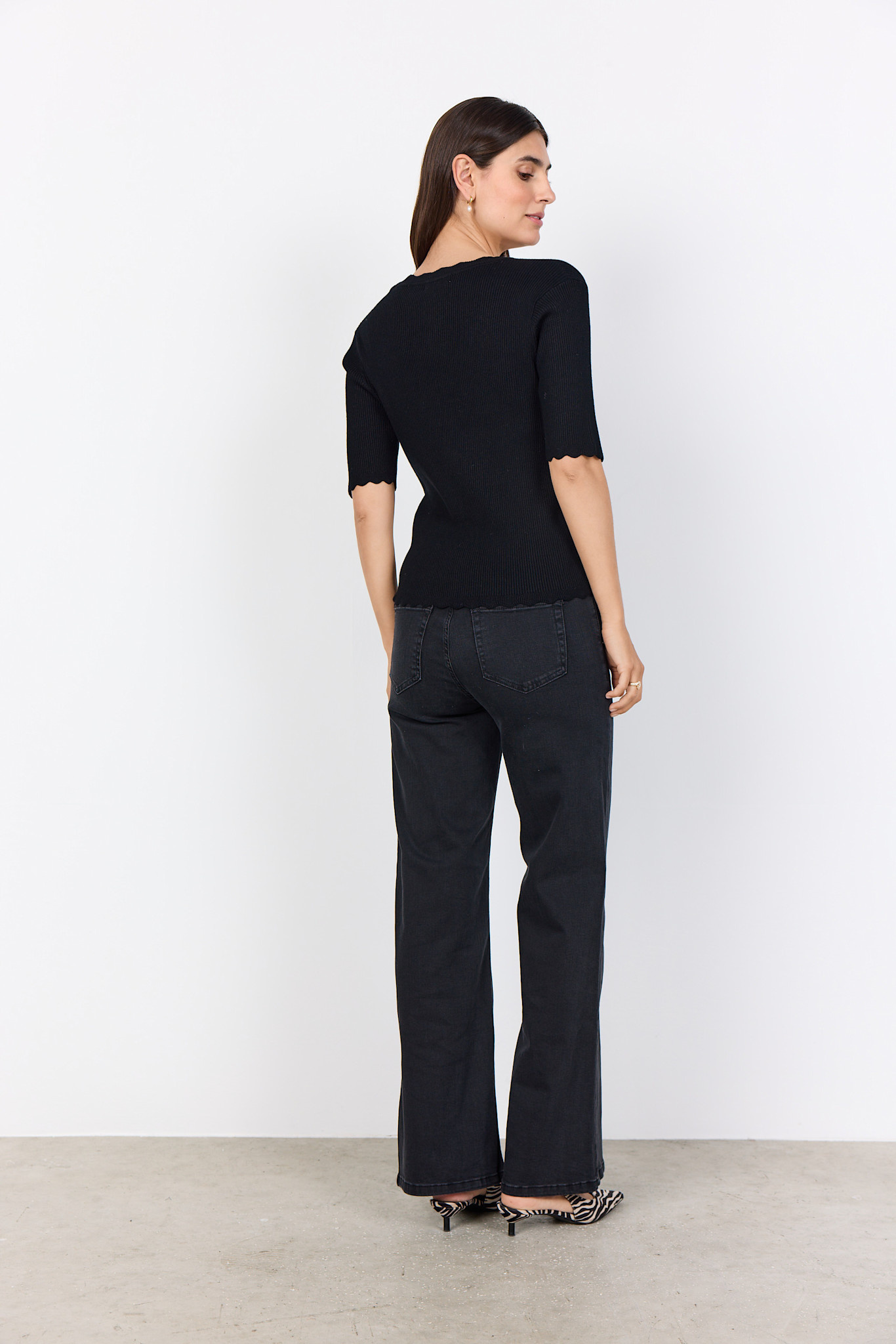 Black Knitted Sweater V-Neck Ruffle Details