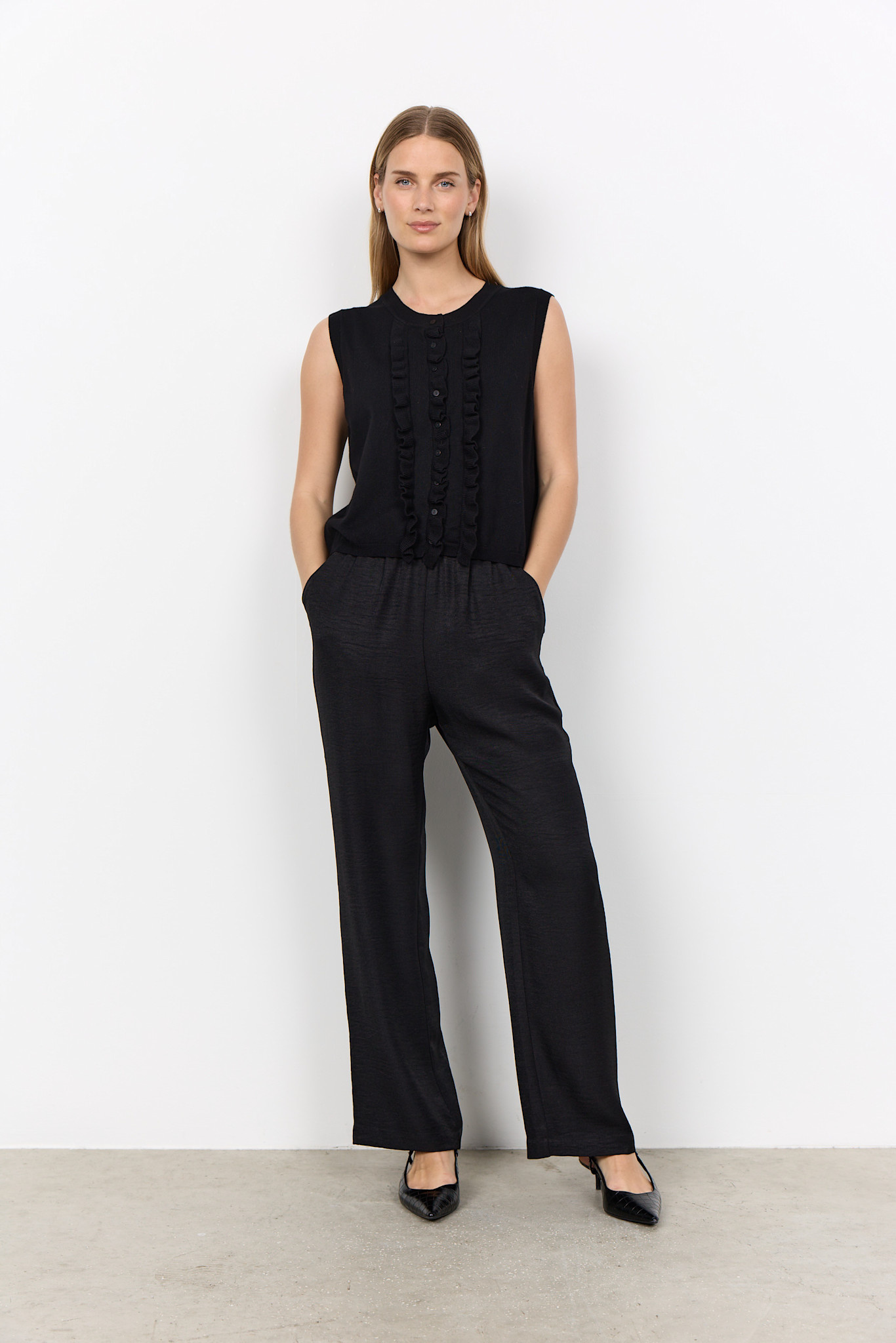 Knitted Sweater No Sleeve Ruffle Black