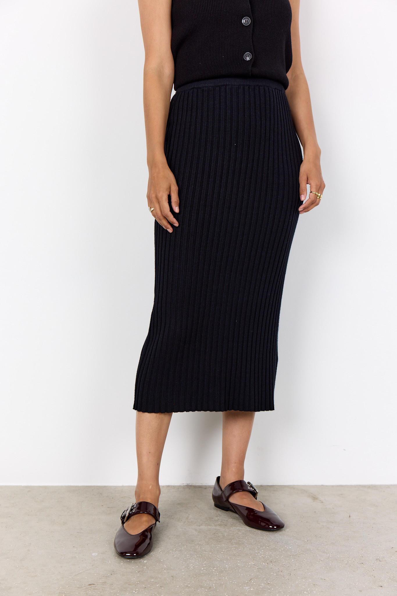 Black Long Ribbed Skirt