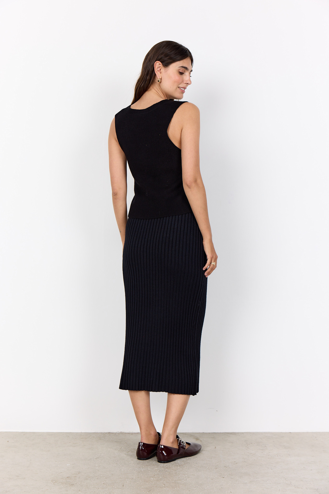 Black Long Ribbed Skirt