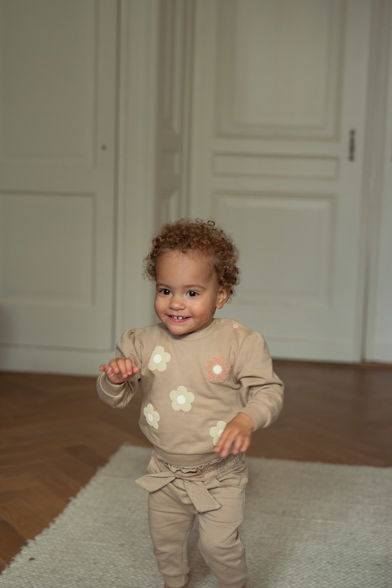 Sweater Light Taupe Flowers