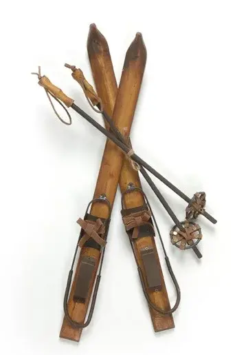 XMAS D?COR SET SKIS/POLES NAT