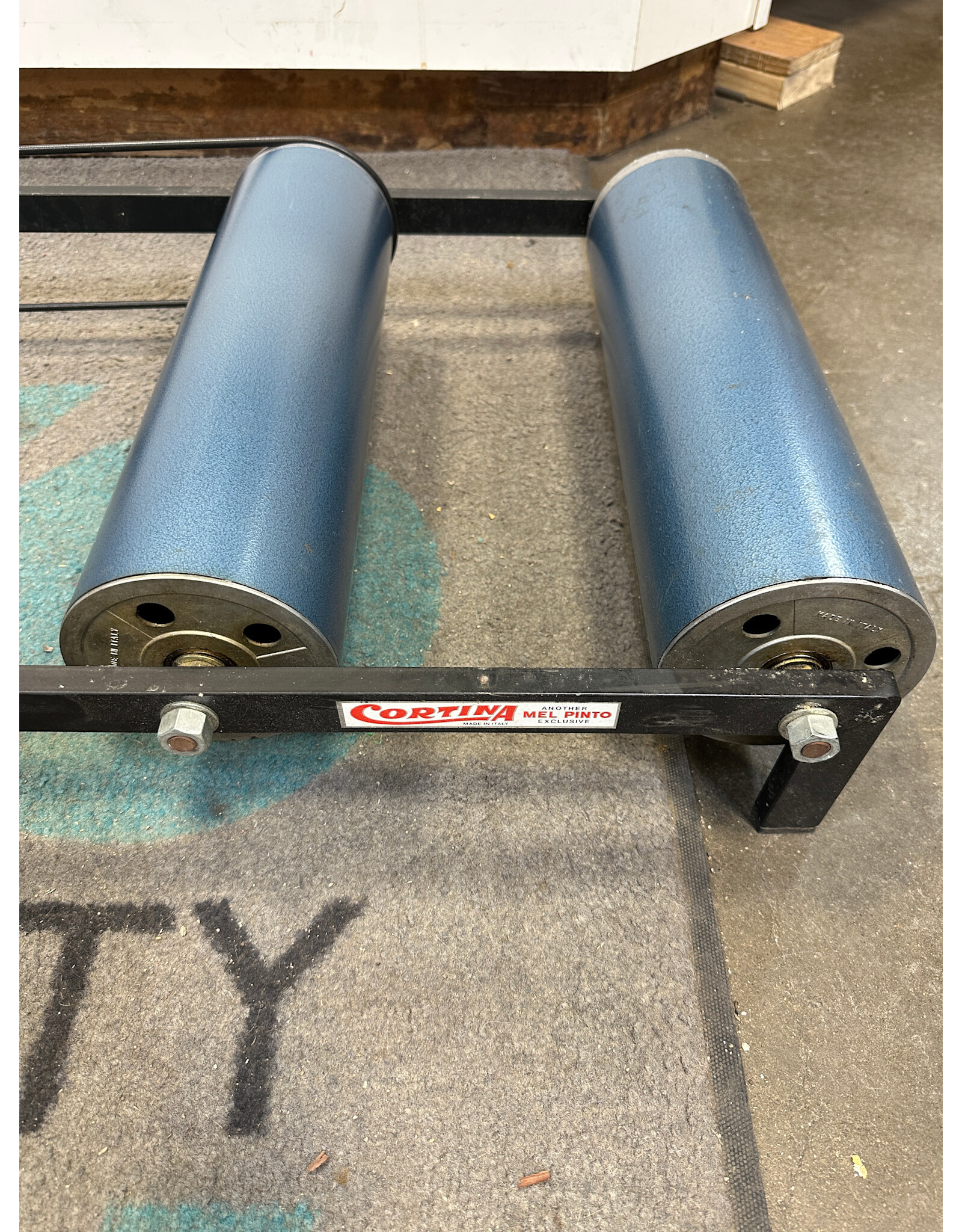 Cortina Bike Rollers by Mel Pinto