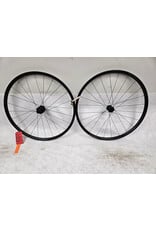 700C Bontrager Paradigm Shimano disc Thru Axels Tubless Wheelset