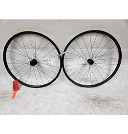 700C Bontrager Paradigm Shimano disc Thru Axels Tubless Wheelset