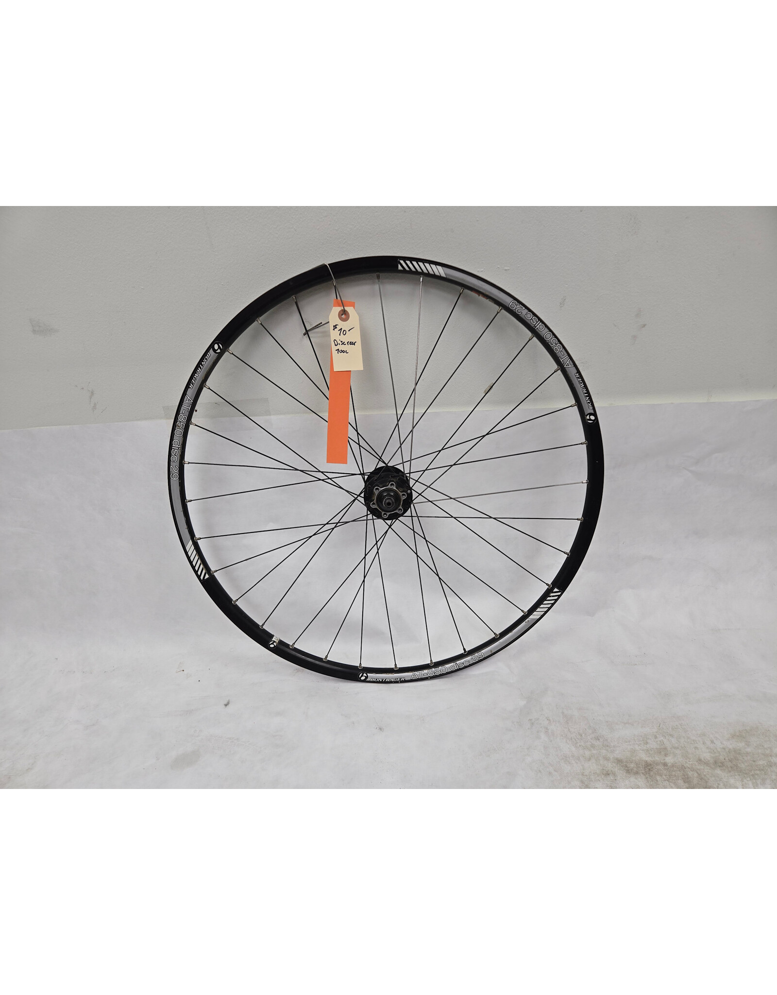700C/29"   Bontrager AT-850 disc rear wheel 135mm Shimano hub