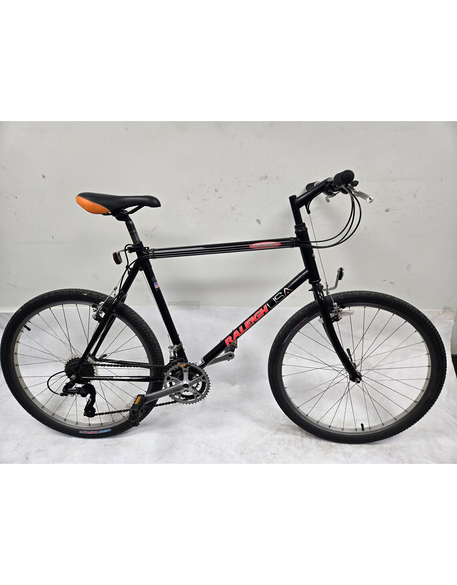 Raleigh Heat, Black