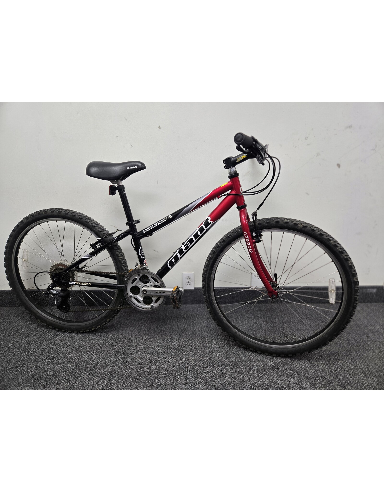 Giant Giant Boulder, Red/Black