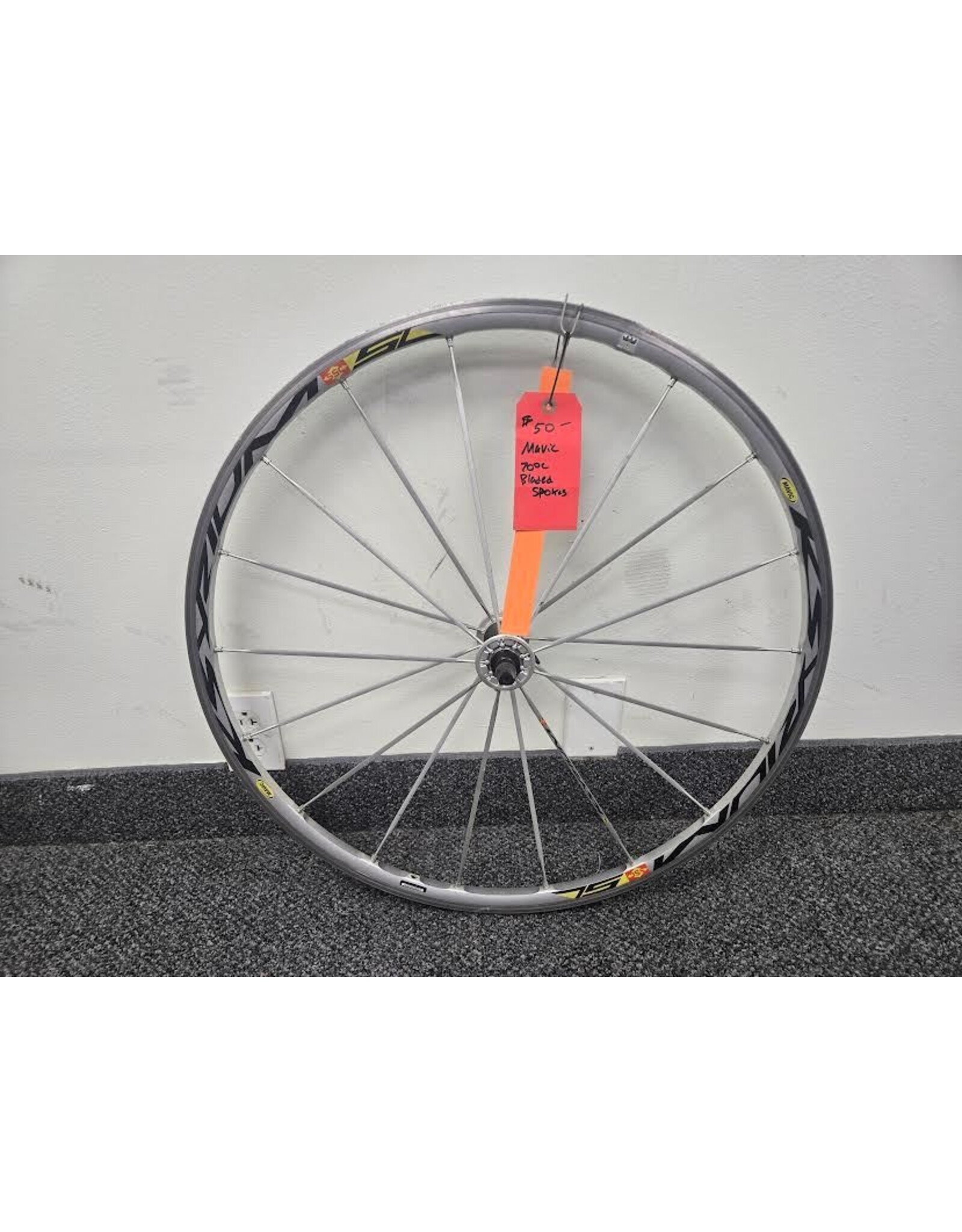 700C Mavic front wheel bladed spokes