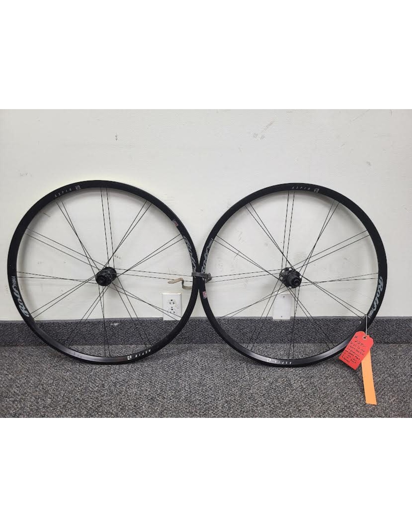 700C Rolf Prima center lock disc tubeless wheelset 142mm thru axle