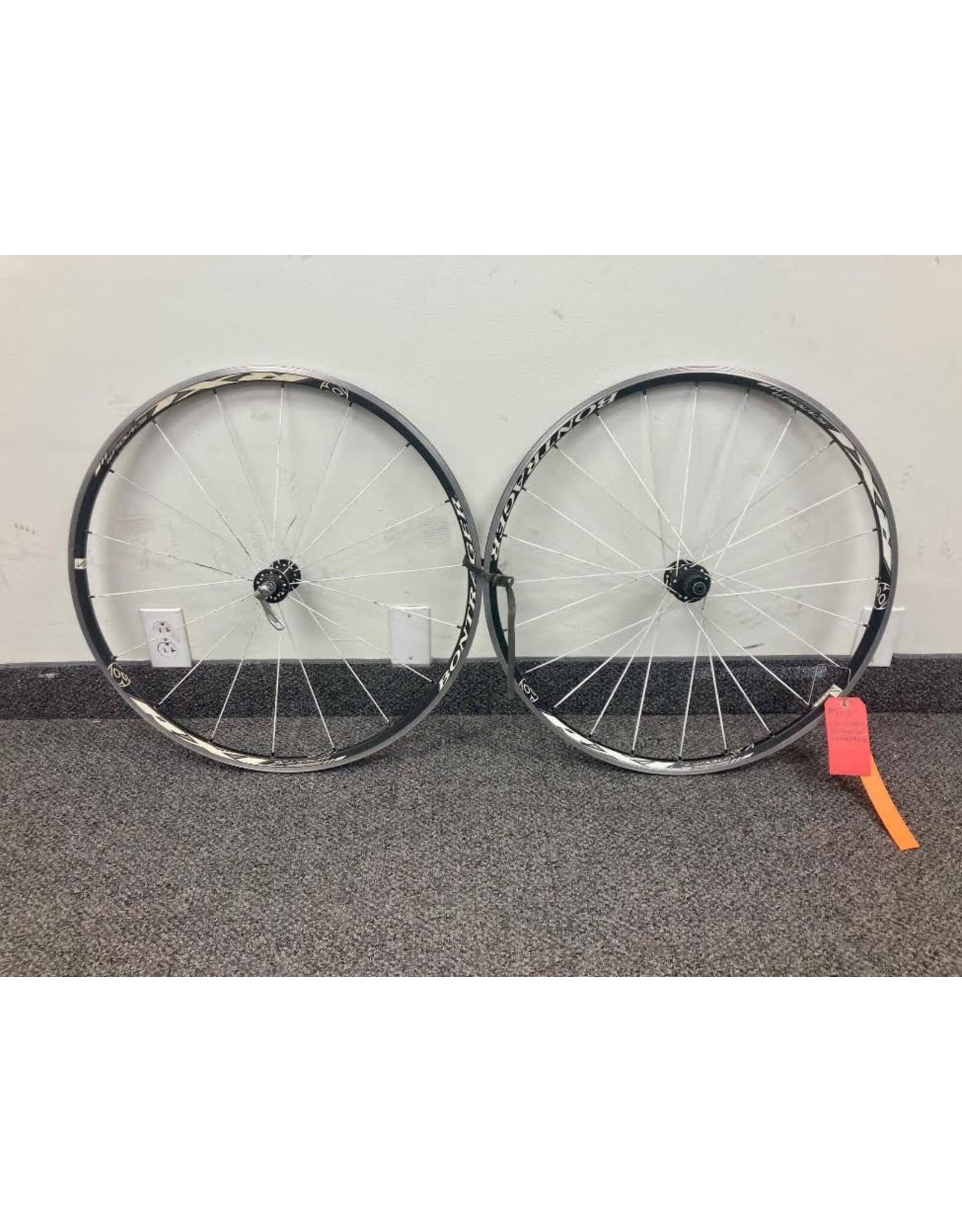 700C Bontrager double wall wheelset bladed spokes 130mm hub  (B10)