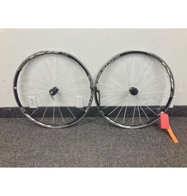 700C Bontrager double wall wheelset bladed spokes 130mm hub  (B10)