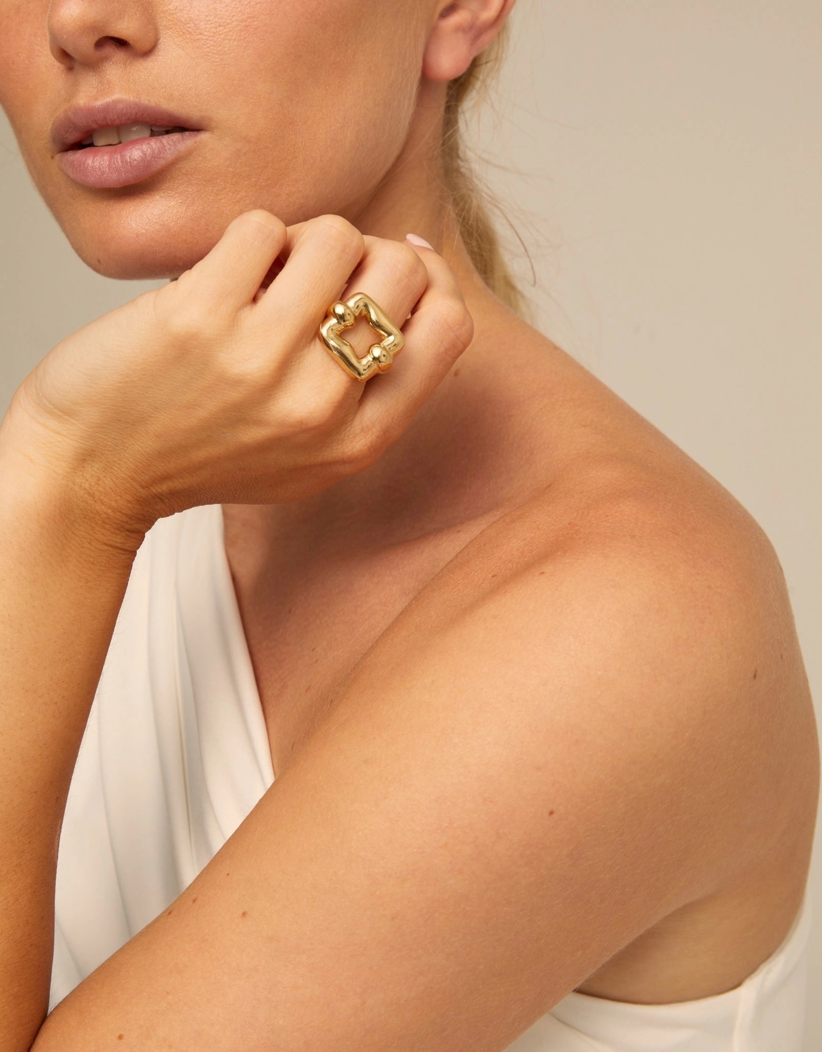 UNOde50 UNOde50 Femme Fatale Gold Ring