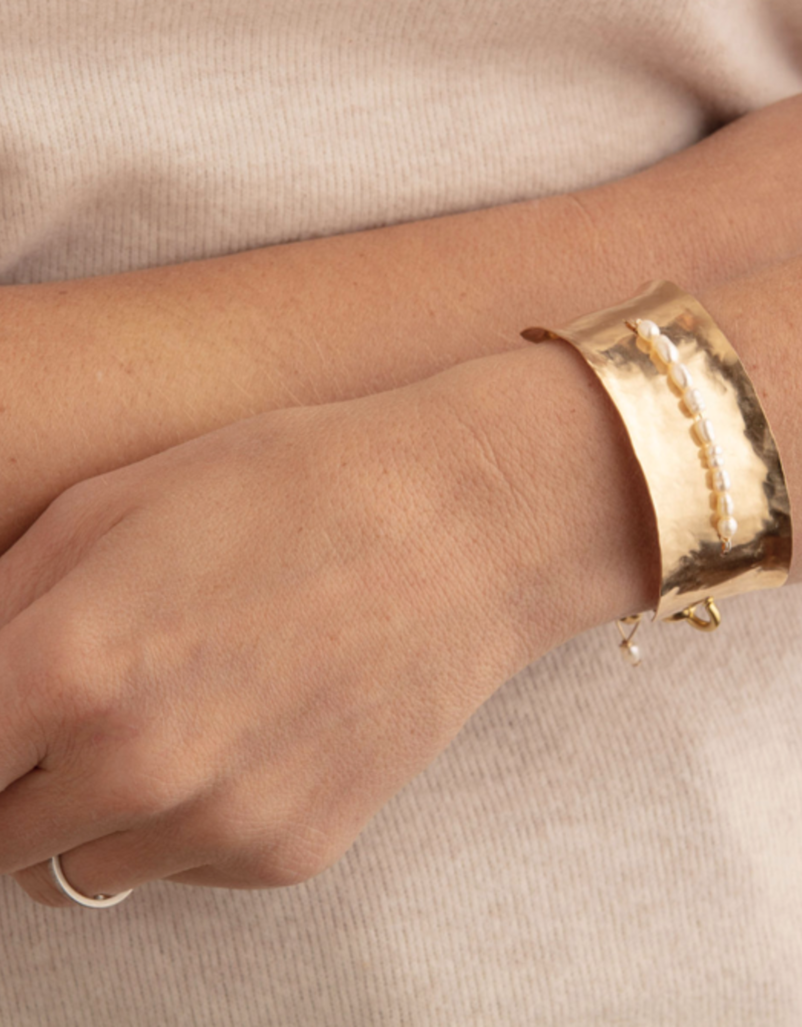 18k Gold Cuff Bracelet. Solid Gold Cuff. Hammered Gold Cuff. | Etsy |  Armband voor mannen, Sieraden ideeën, Goud