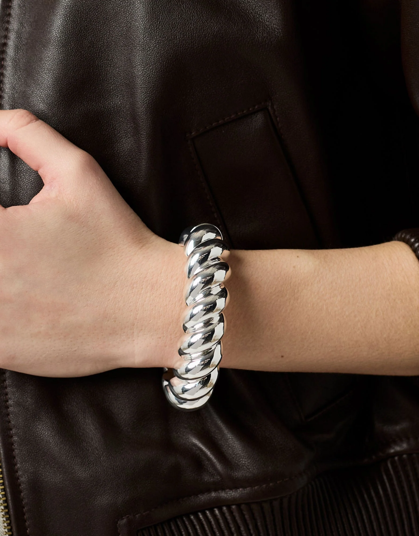 Julie Vos Julie Vos Ravello Statement Hinge Bangle Silver