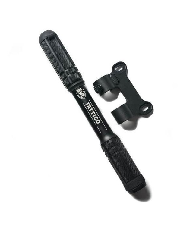 MINI POMPE TATTICO AVEC UNE ATTACHE POUR PORTE BIDONS