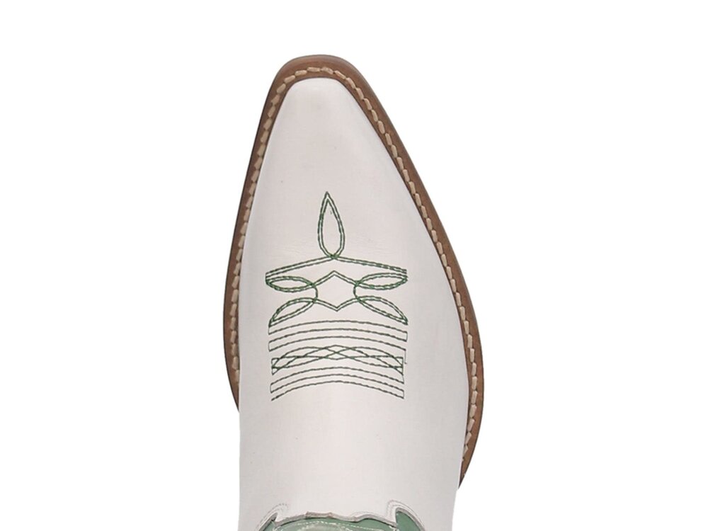 Dingo Hold Yer Horses