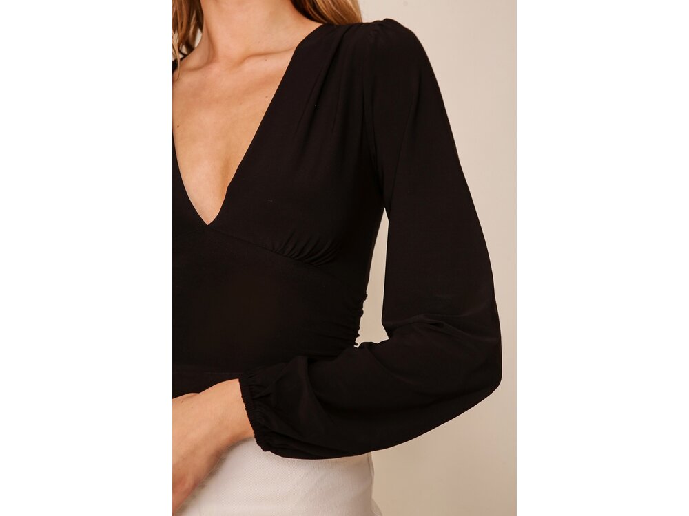 Timing V-Neck Ruched Side LongSleeve- Black