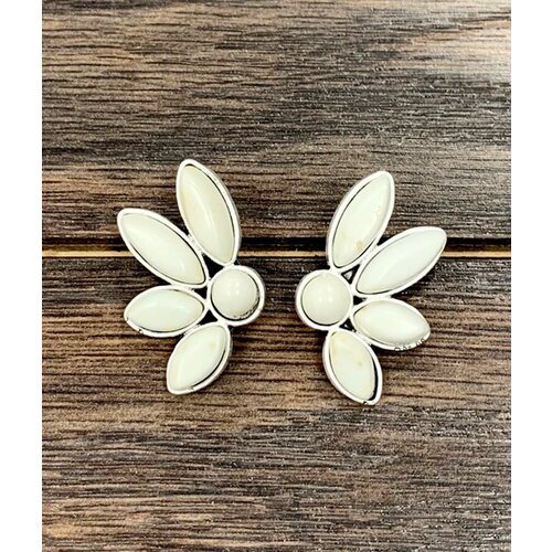 Isac Trading Floral Stud Earring- 722480