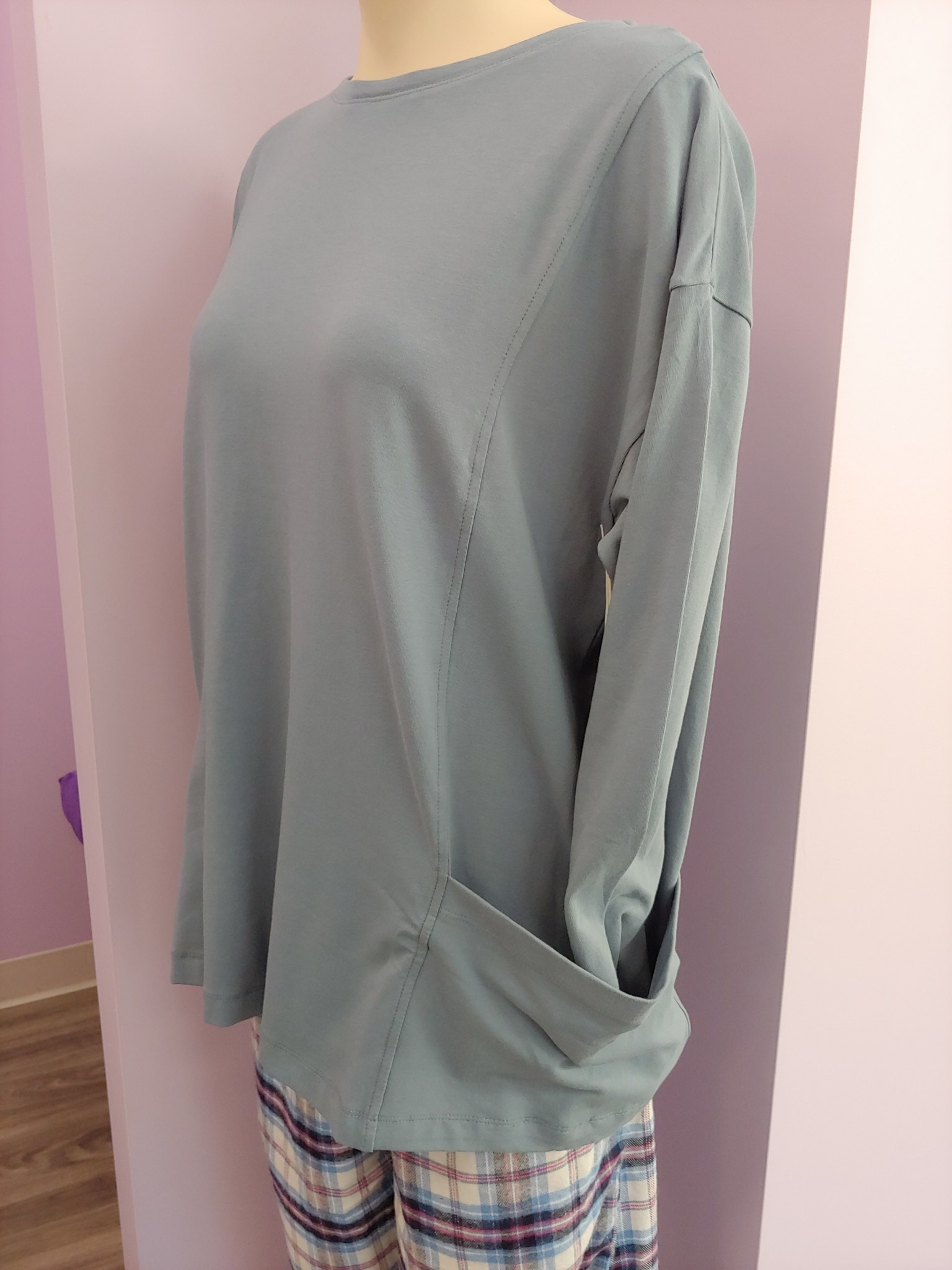 Ballet neck top with side pockets