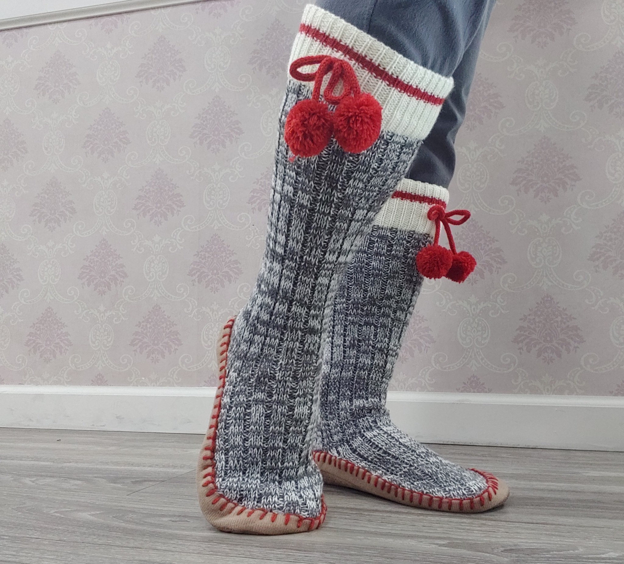 Moccasin Lounge socks with non-slip sole