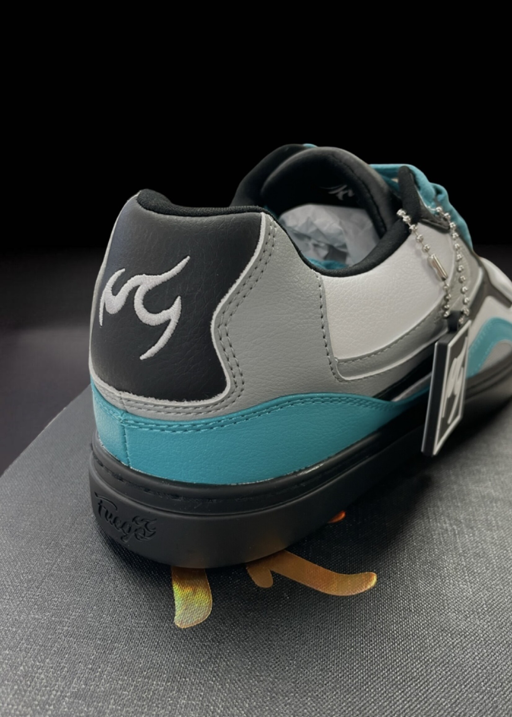 FUEGO LOW-TOP DANCE SNEAKER
