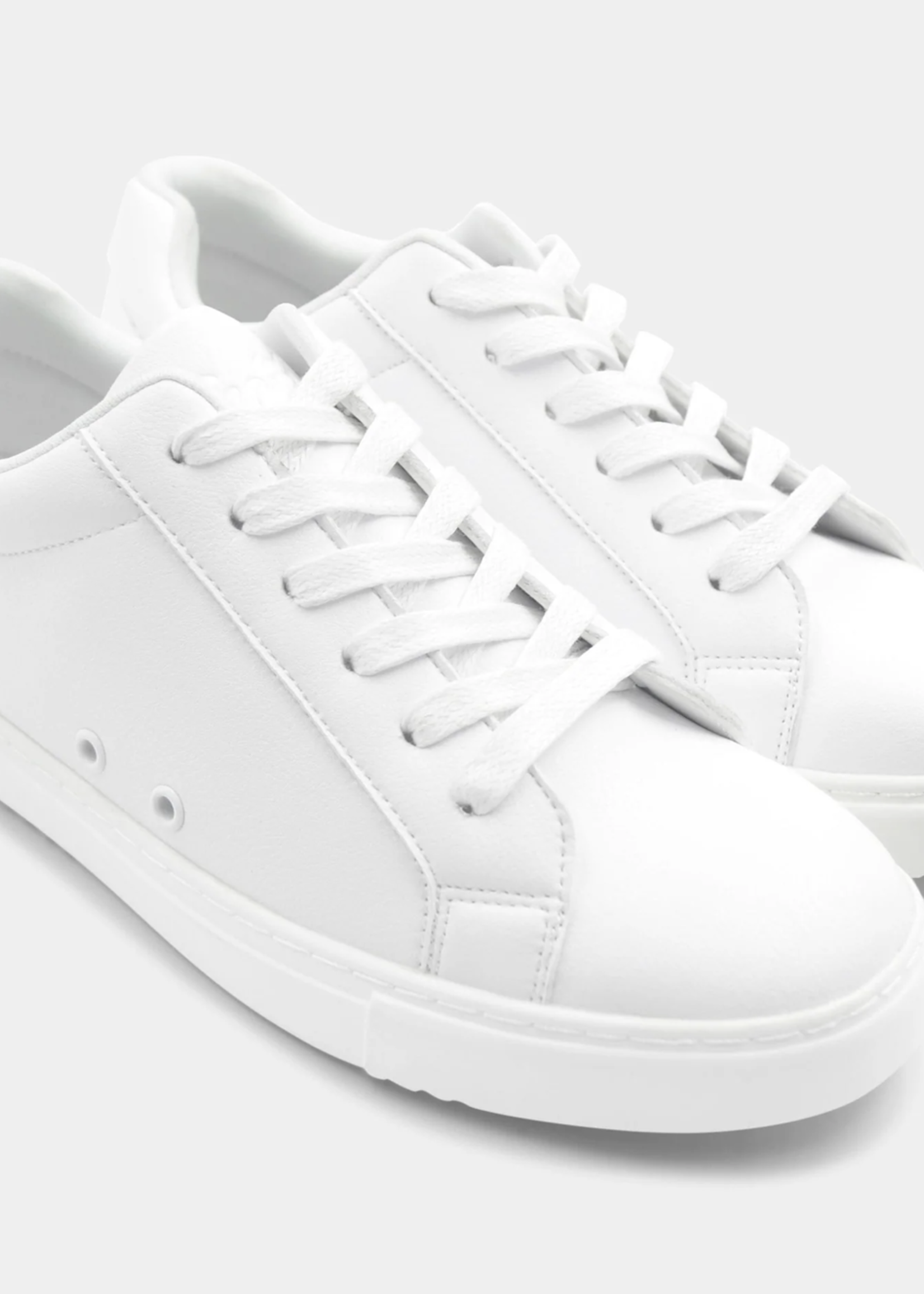 FUEGO LOW-TOP DANCE SNEAKER