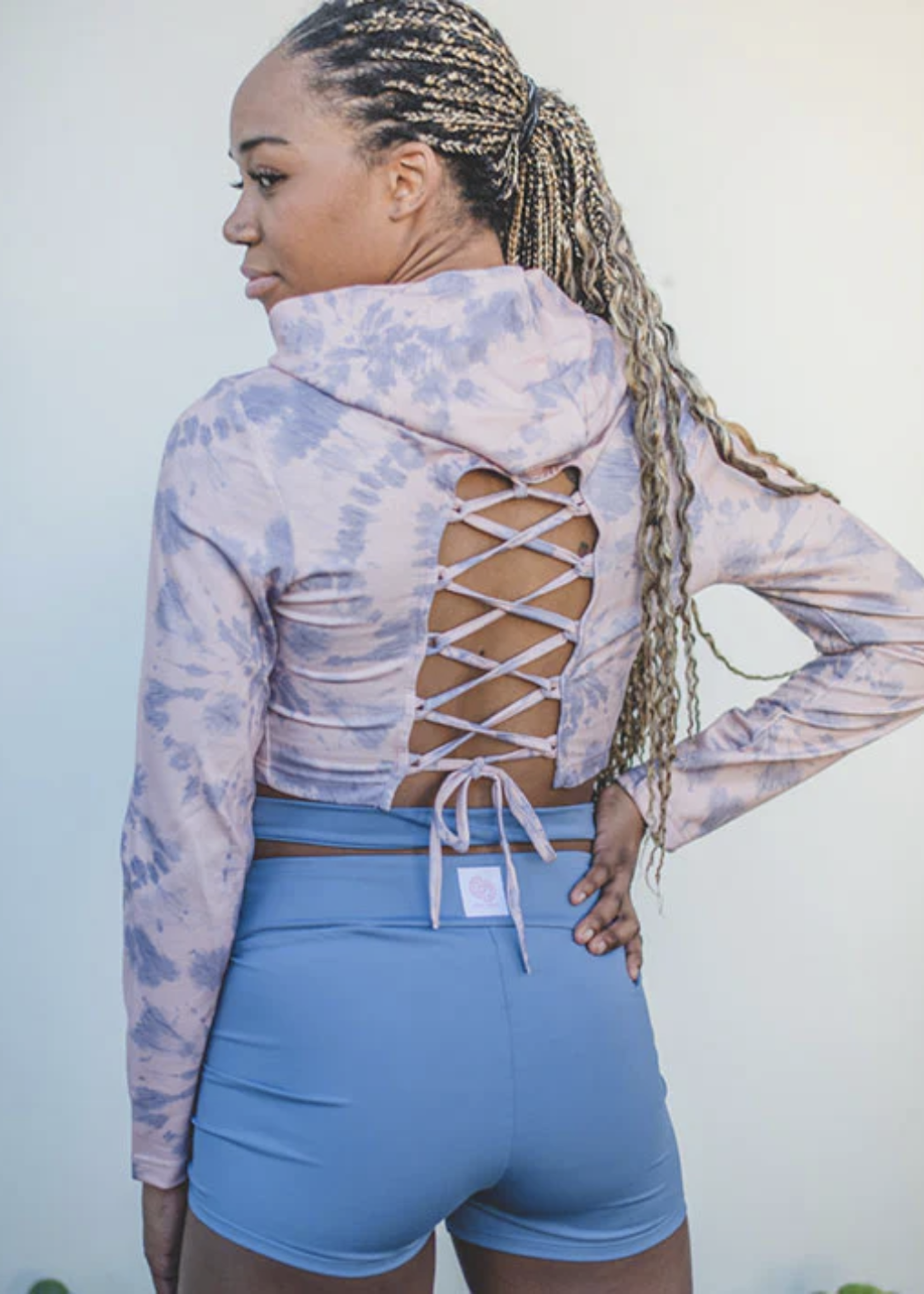 COVET DANCE MARBLED LACE BACK CROP HOODIE