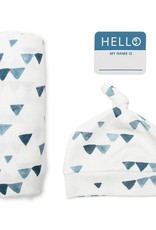 Lulujo Lulujo Hello World Swaddle Blanket & Knotted Hat Set - Navy Triangles