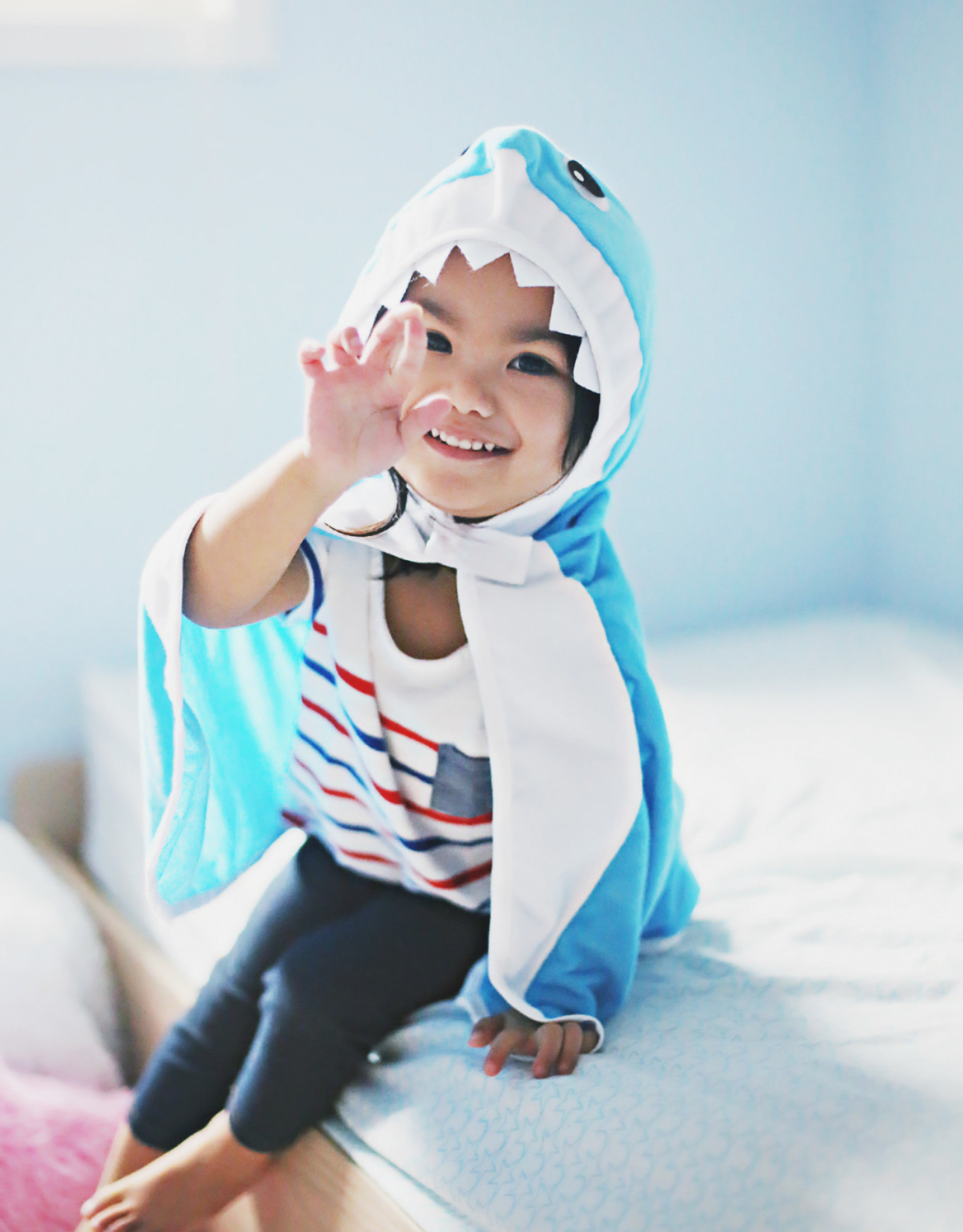 Great Pretenders Toddler Shark Cape, Size 2-3