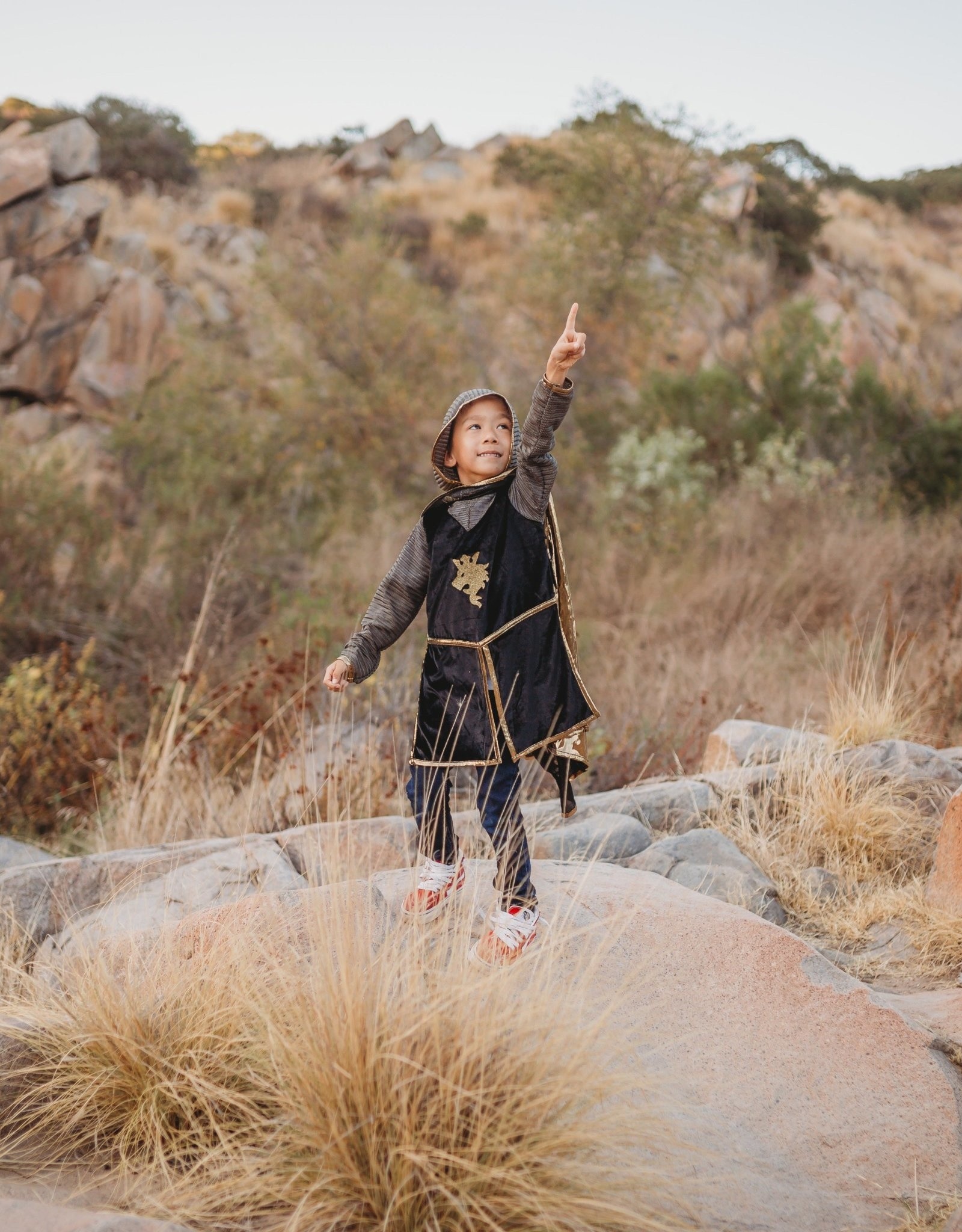 Great Pretenders Gold Knight Tunic Cape & Crown - Size 5-6