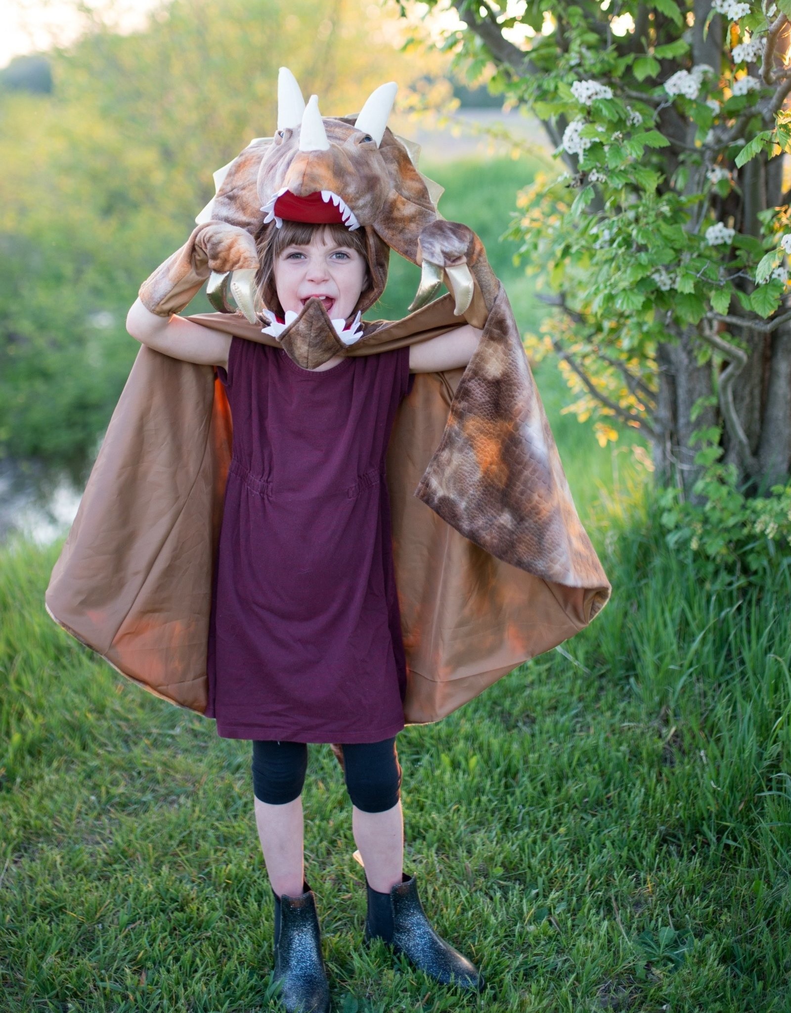 Great Pretenders Grandasaurus Triceratops Cape with Claws