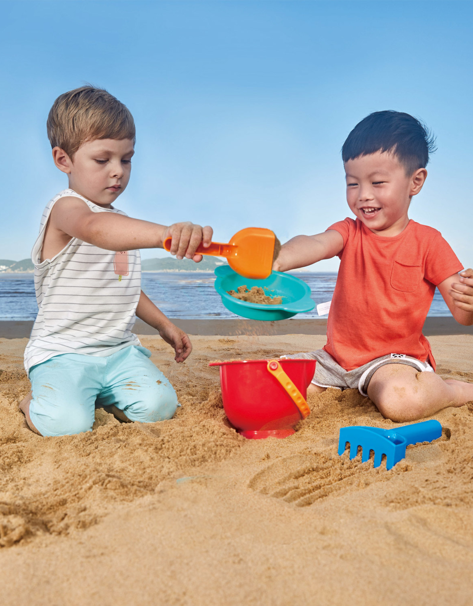 Hape Toys Beach Basics Set