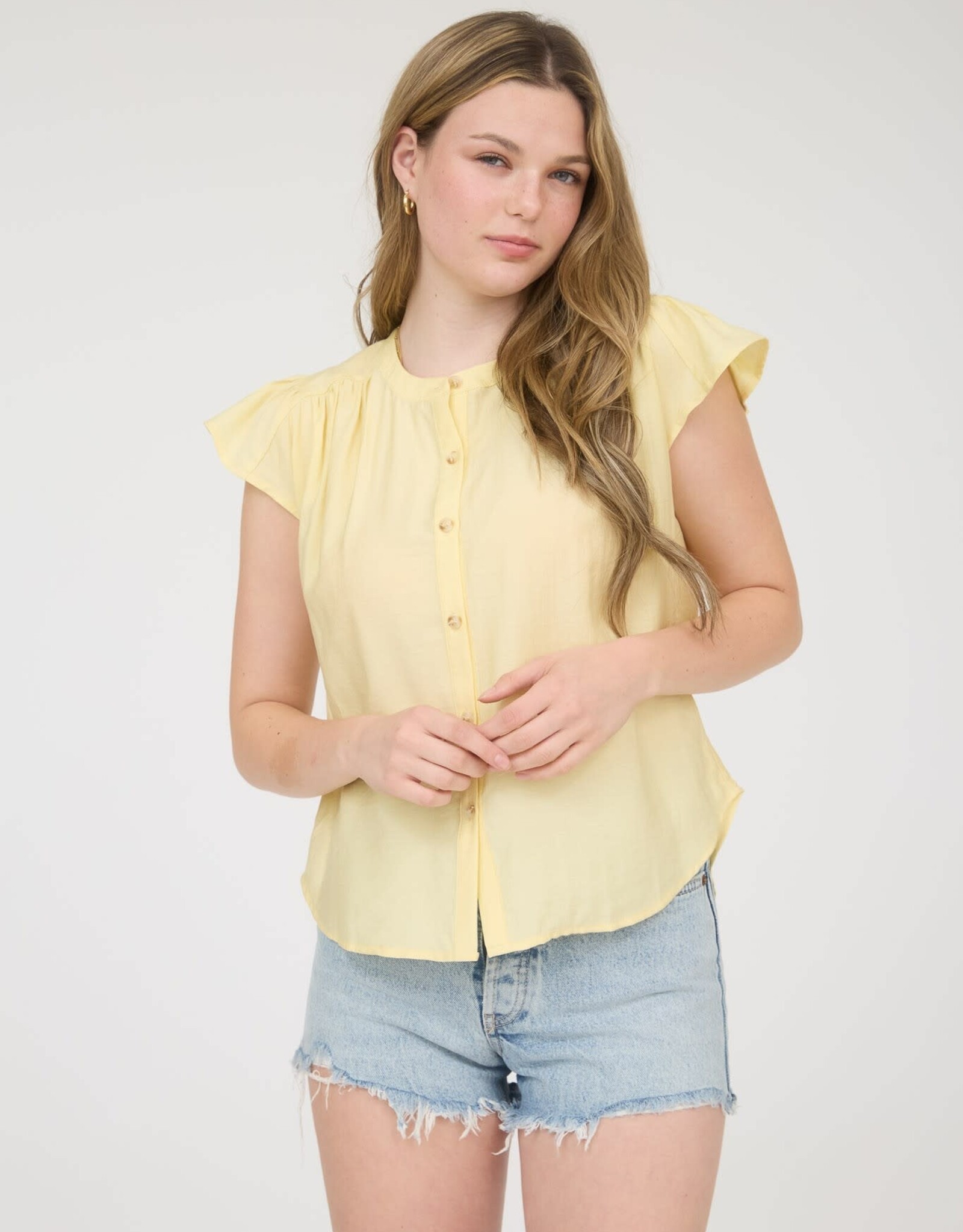 Miss Bliss Blu Ruched Shdr Rfle Slv Button Dwn Top-Butter Y