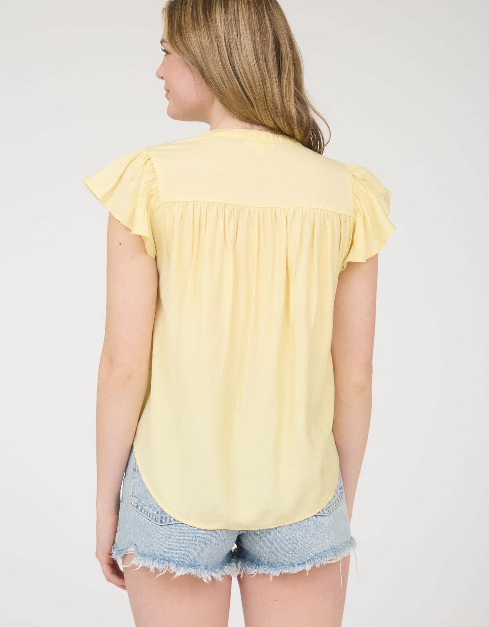 Miss Bliss Blu Ruched Shdr Rfle Slv Button Dwn Top-Butter Y