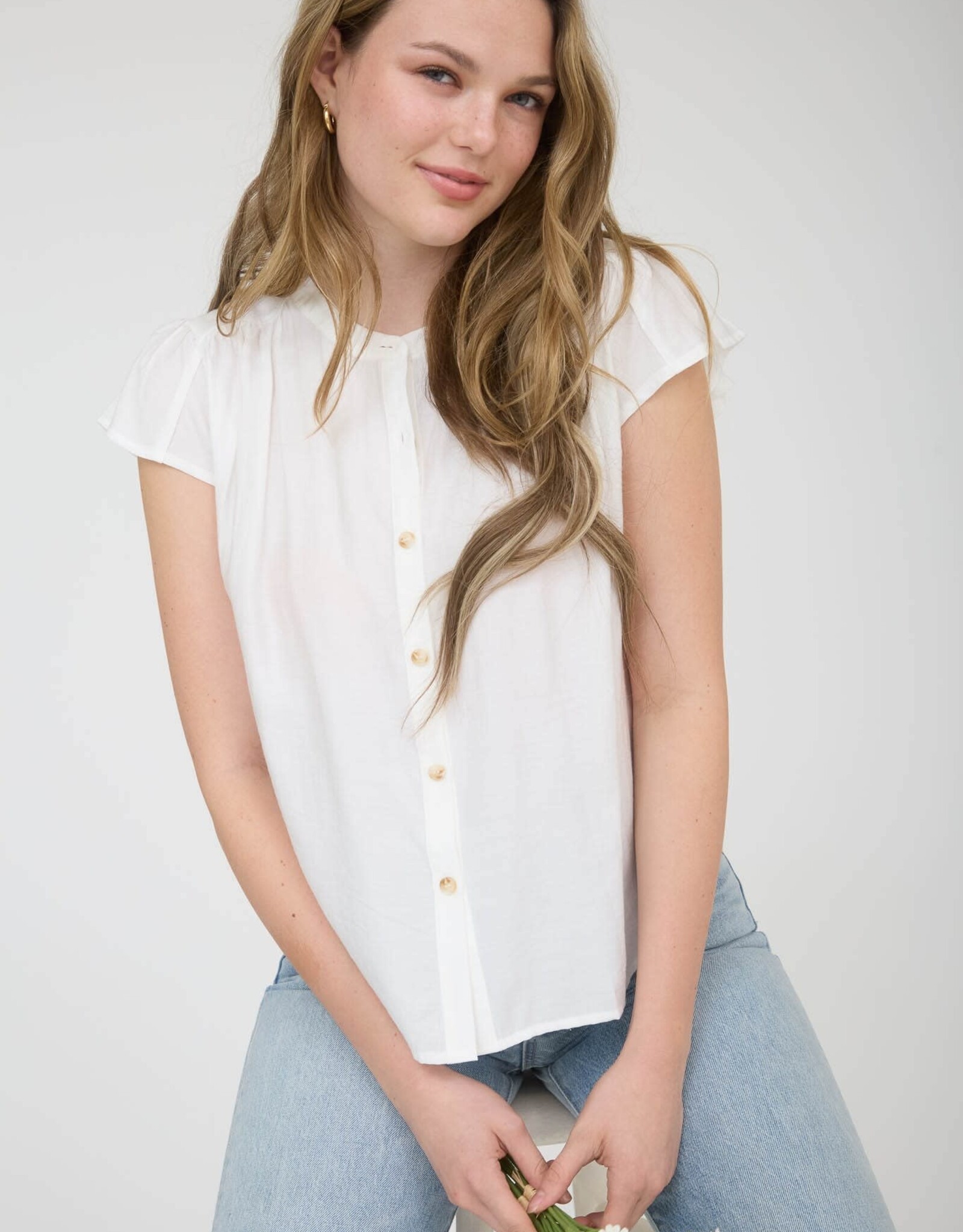 Miss Bliss Blu Ruched Shdr Rfle Slv Button Dwn Top-White