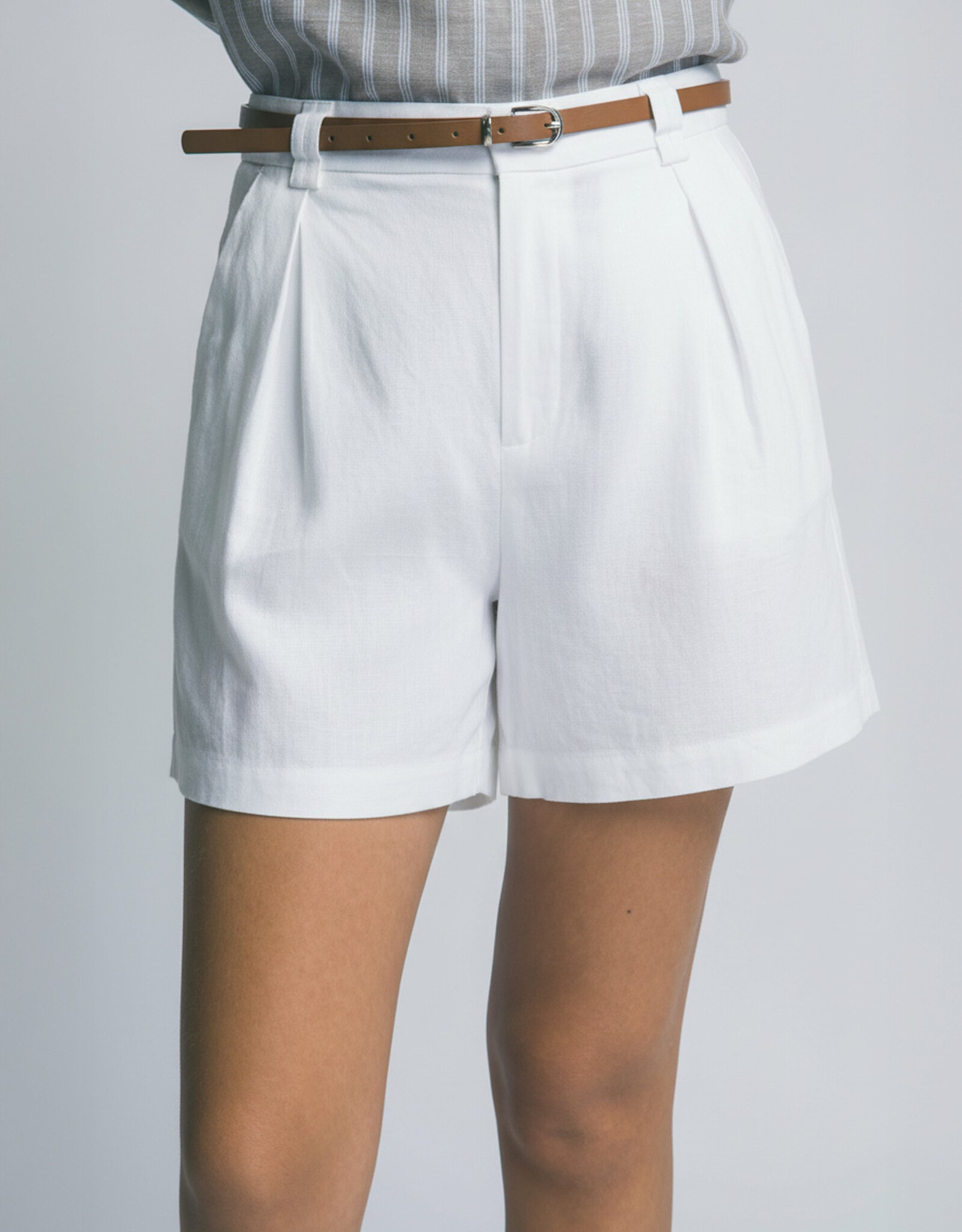 Miss Bliss LT Pleated Linen Shorts W/ Leather Belt WHITE
