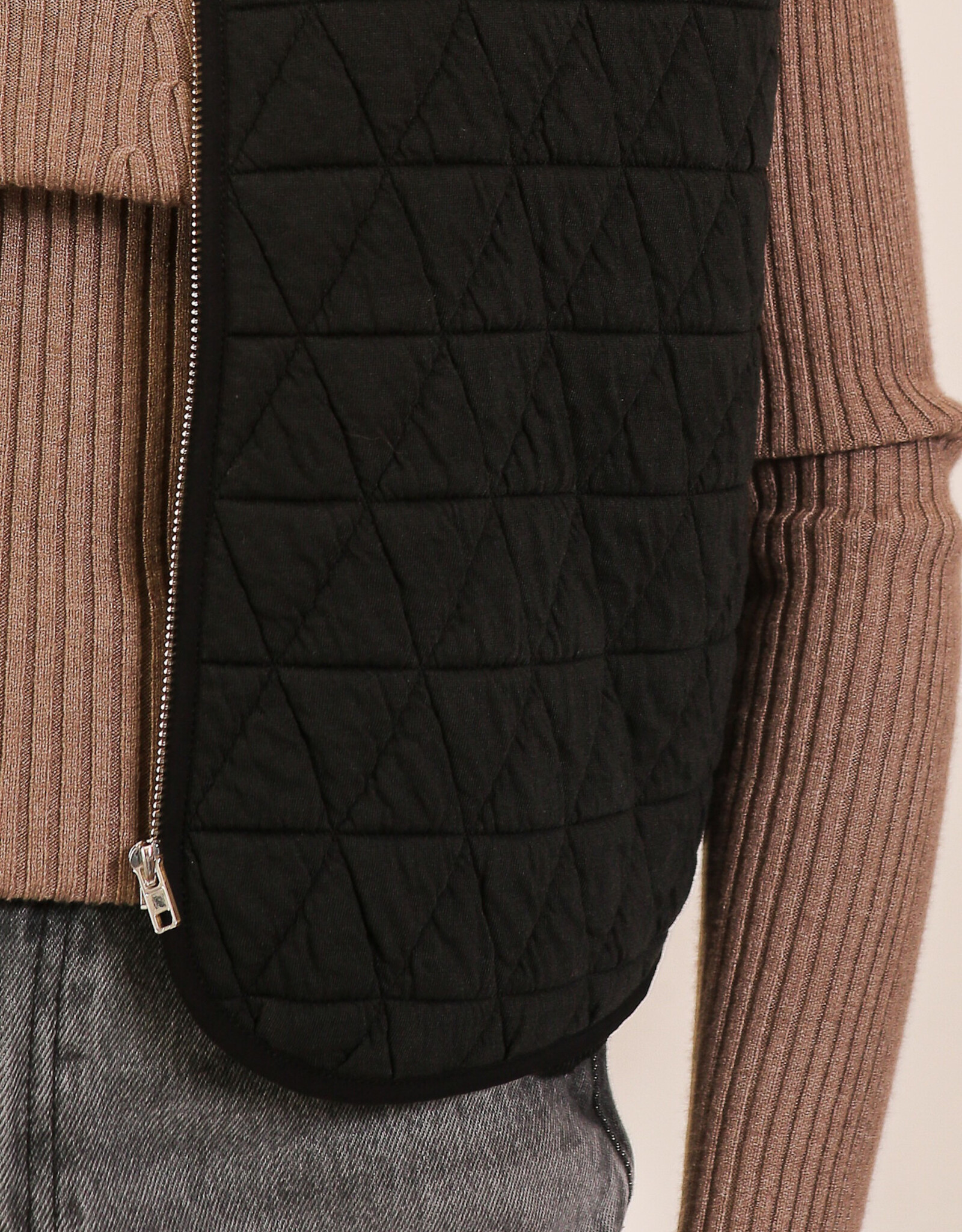 Miss Bliss Timing Quilted Zip Up Vest-Black