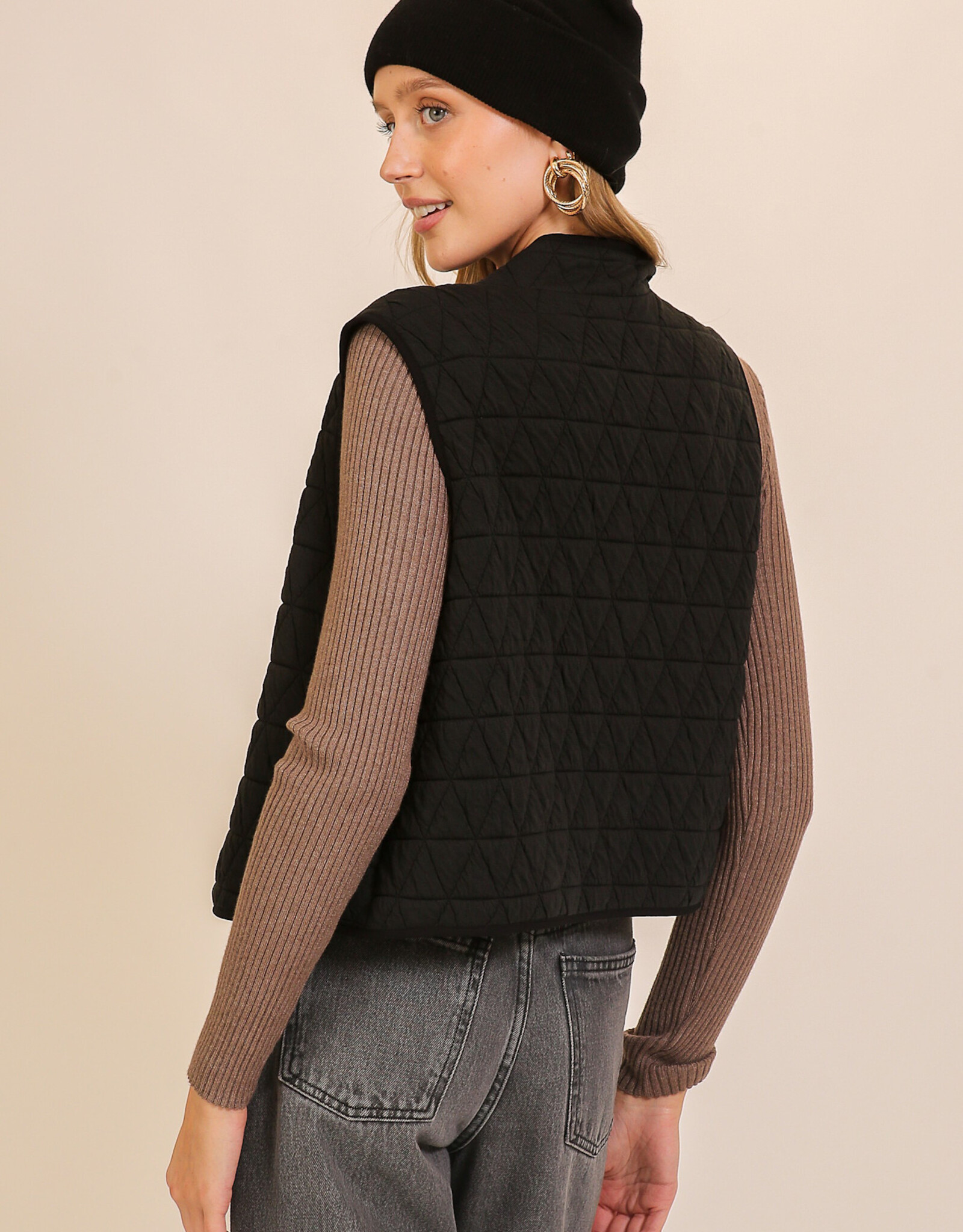 Miss Bliss Timing Quilted Zip Up Vest-Black