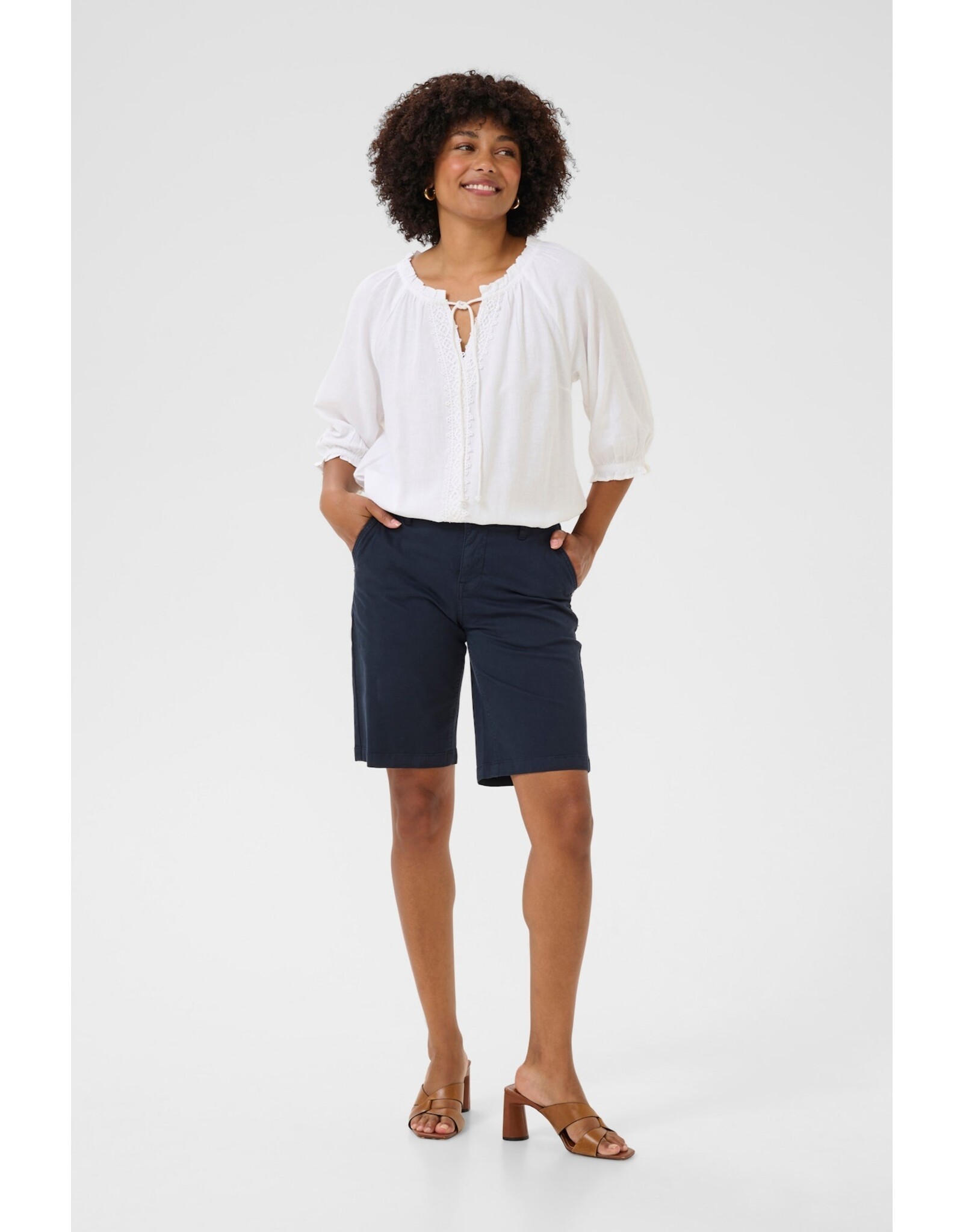CREAM 10613650 SHORTS