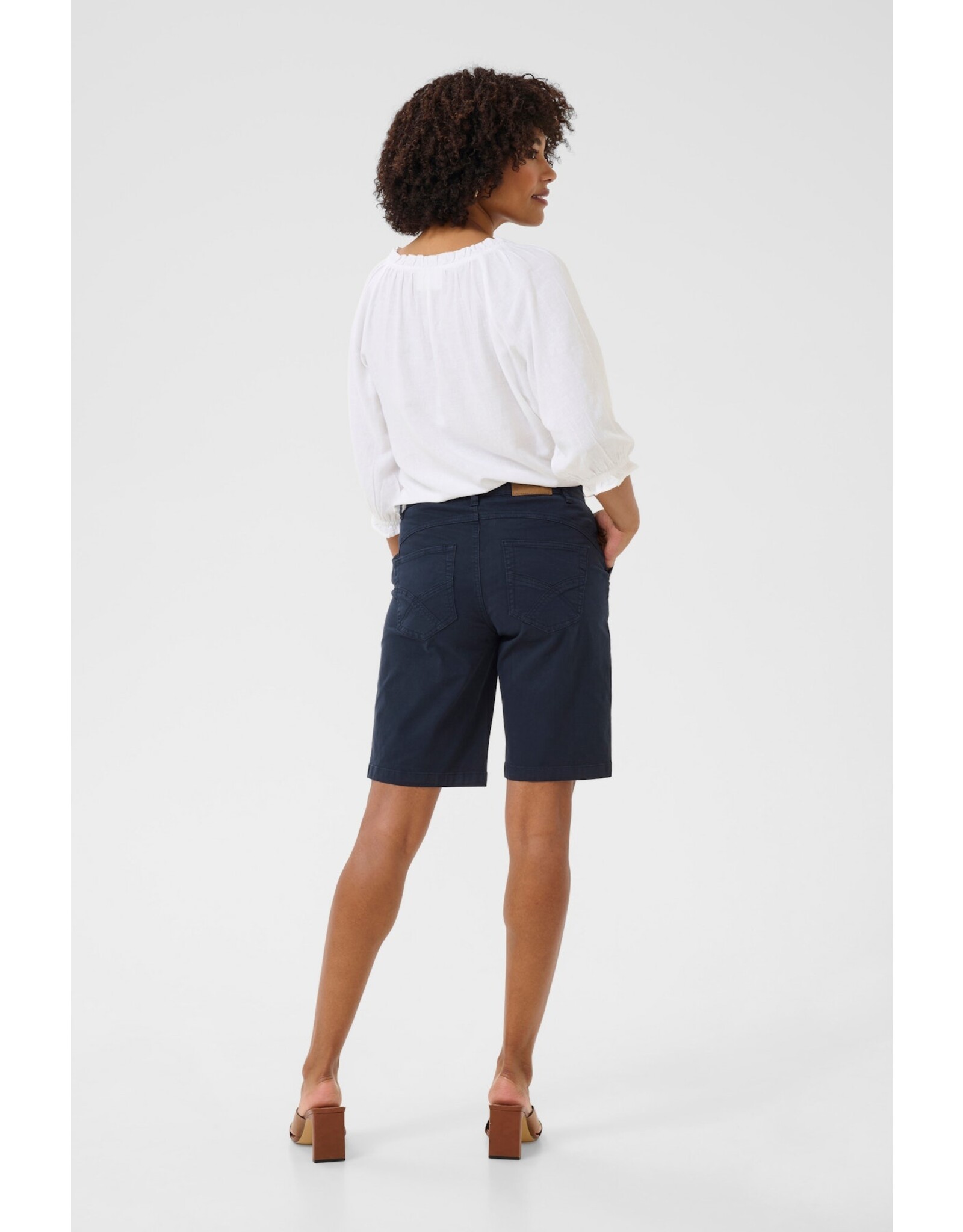 CREAM 10613650 SHORTS